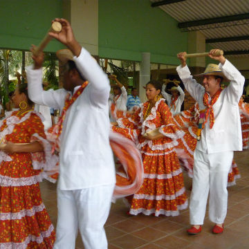 Grupo de Danzas de la Uni. Cesar